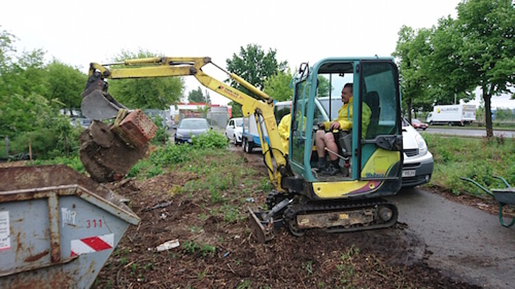  Endlich können auch die Arbeiten im Garten starten