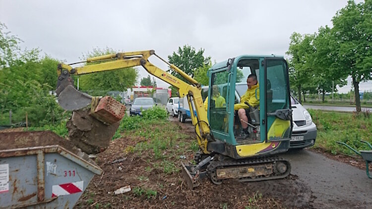  Endlich können auch die Arbeiten im Garten starten